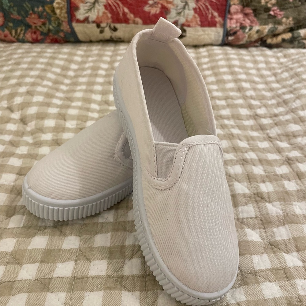 Kids White Slip-On Shoes ( Sz 8.5)